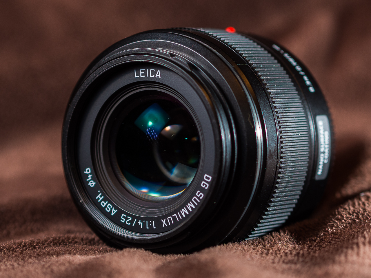 details Zuiver besteden Panasonic Leica 25mm f/1.4 DG Summilux Review | Jonathan Hrovath Photography